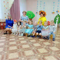 Праздник осени в гостях у малышей Праздник осени в гостях у малышей.